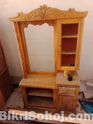 কড়ই কাঠের ড্রেসিং টেবিল বিক্রি করা হবে।